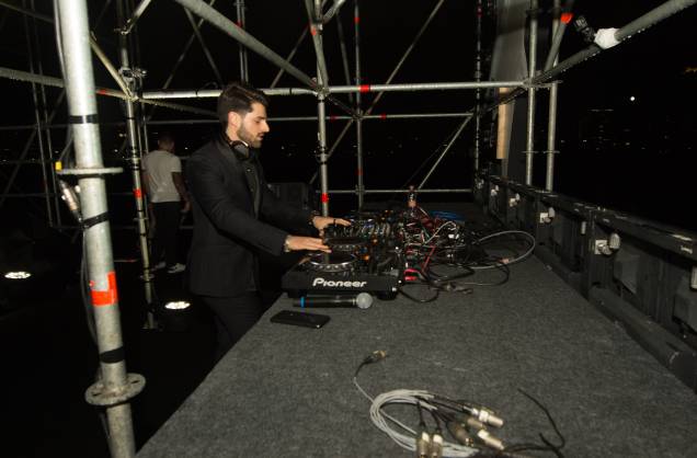 DJ Alok toca durante o evento da Le Lis Blanc, no Jockey Club, em São Paulo - 18/10/2018 DJ Alok toca durante o evento da Le Lis Blanc, no Jockey Club, em São Paulo - 18/10/2018