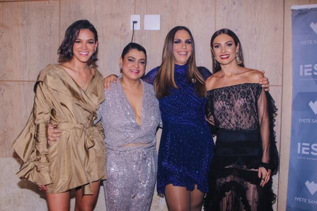 Bruna Marquezine, Preta Gil, Ivete Sangalo e Patricia Poeta posam para foto na festa da Le Lis Blanc no Jockey Club, em São Paulo - 18/10/2018 Bruna Marquezine, Preta Gil, Ivete Sangalo e Patricia Poeta posam para foto na festa da Le Lis Blanc no Jockey Club, em São Paulo - 18/10/2018