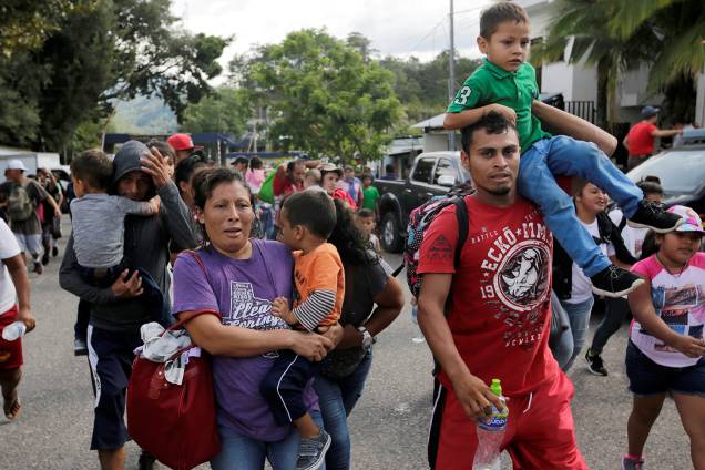 Imigrantes participantes de caravana com destino aos Estados Unidos chegam na fronteira de Honduras com a Guatemala - 15/10/2018 Imigrantes participantes de caravana com destino aos Estados Unidos chegam na fronteira de Honduras com a Guatemala - 15/10/2018
