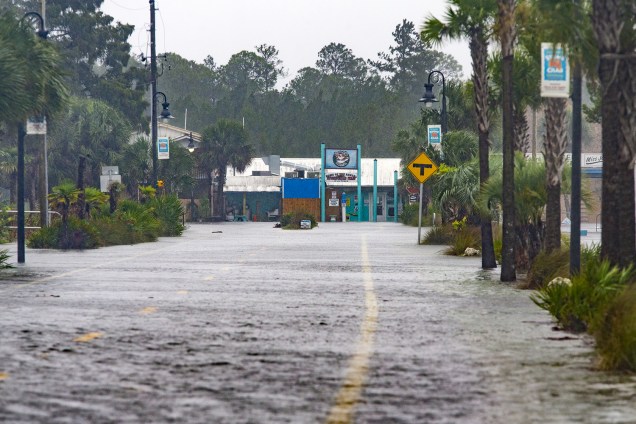 Ruas da cidade de  Saint Marks, na Flórida, são vistas alagadas após a passagem do furacão Michael - 10/10/2018