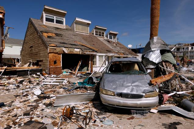 Casa e veículo são destruídos após a passagem do furacão Michael em Mexico Beach, Flórida - 11/10/2018