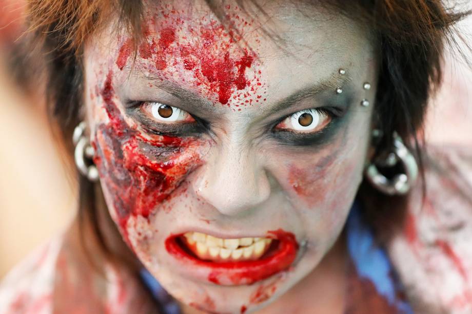 Participante de evento de Halloween em Tóquio, no Japão, se veste como zumbi - 28/10/2018
