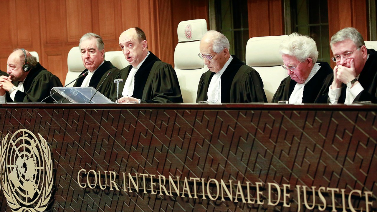 Comissão de juízes antes do início das audiências públicas na Corte Internacional de Justiça (ICJ) em Haia, na Holanda - 03/03/2014