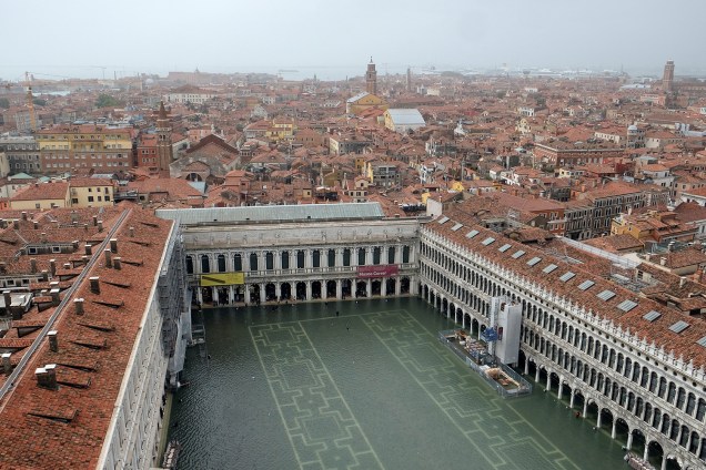 Vista aérea da inundação na Praça de São Marcos, em Veneza, na Itália - 29/10/2018