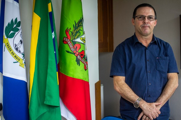 O prefeito da cidade de Treze de Maio (SC), Clésio Bardini de Biasi, que desconsiderou a orientação do PP de apoiar Alckmin e fez campanha por Bolsonaro