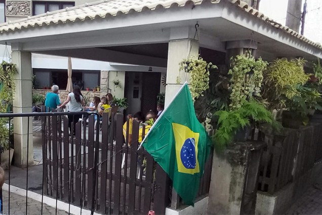 Movimentação nos arredores da residência de Jair Bolsonaro (PSL), no Rio de Janeiro - 28/10/2018
