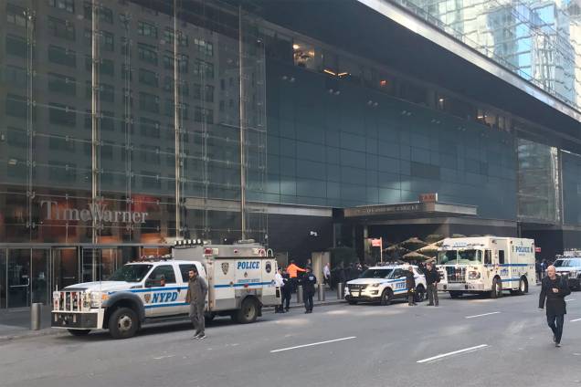 Edifício da Time Warner é esvaziado após ameaça de bomba em Nova York Edifício da Time Warner é esvaziado após ameaça de bomba em Nova York