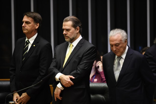 O presidente eleito Jair Bolsonaro, o presidente do STF Dias Toffoli e o presidente do Brasil, Michel Temer, participam de uma cerimônia para celebrar o 30º aniversário da Constituição Federal no Congresso em Brasília - 06/11/2018