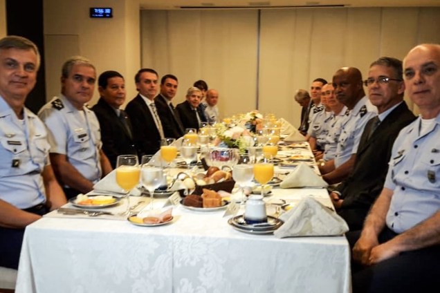 O presidente eleito Jair Bolsonaro participa de um café da manhã com Oficiais-Generais do Alto-Comando da Aeronáutica em Brasília - 07/11/2018