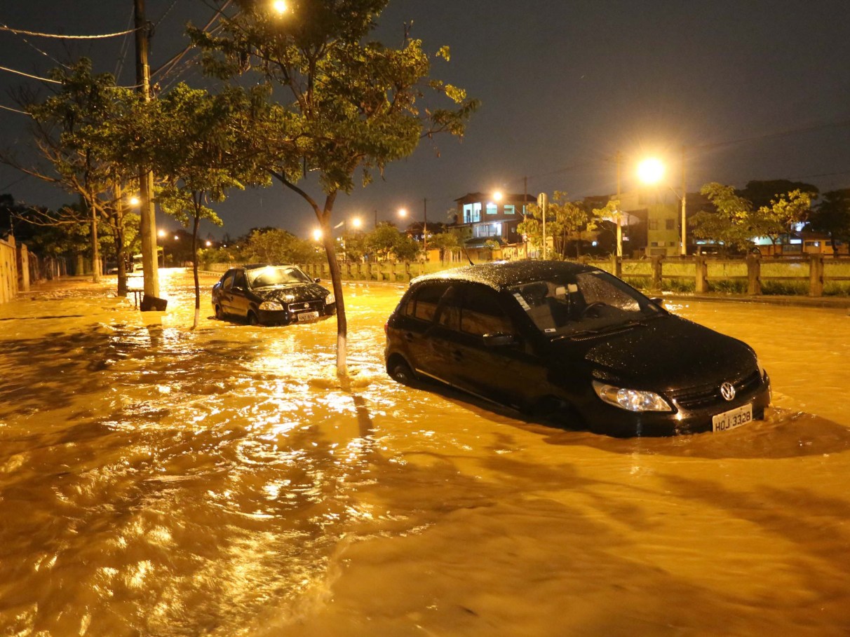 Corpo de jovem arrastado pela chuva ao atravessar córrego em