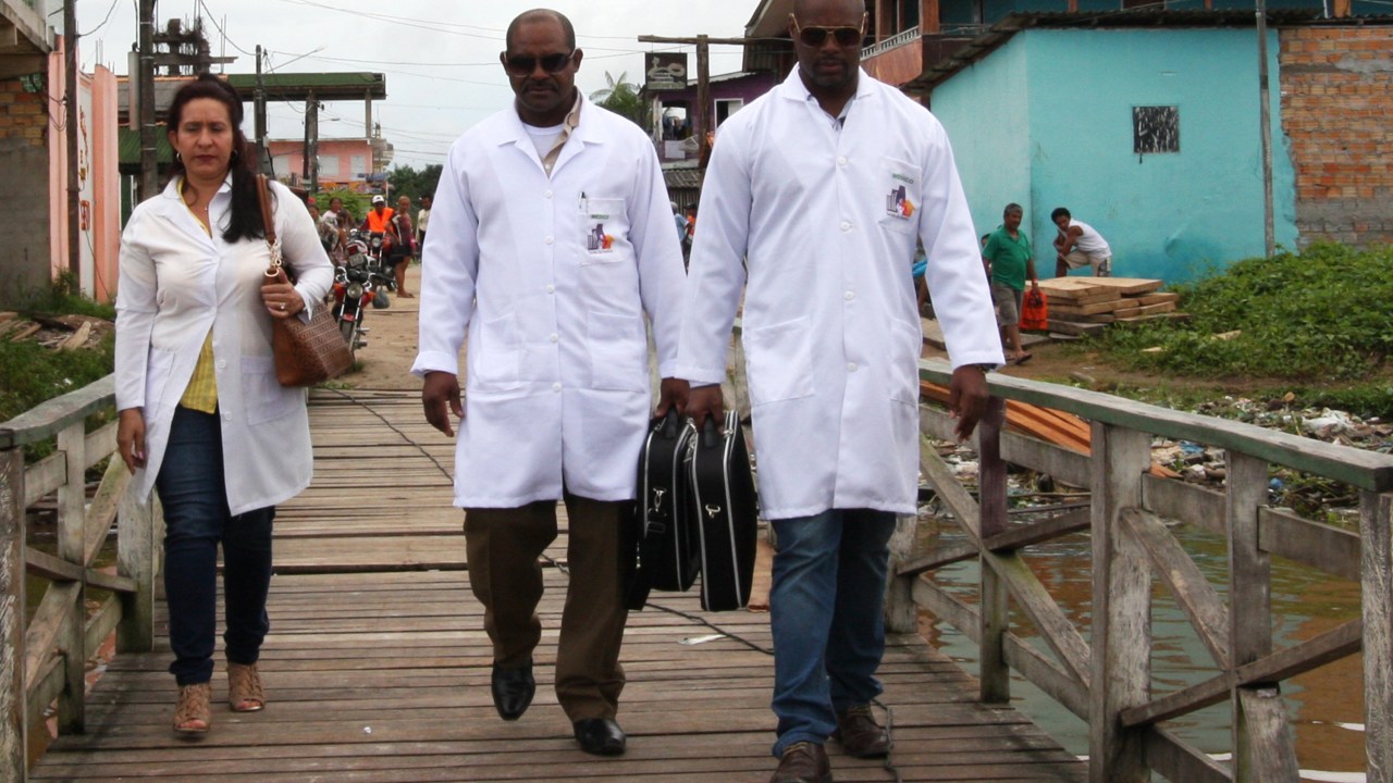 Médicos cubanos a serviço do programa Mais Médicos, no estado do Pará, Ilha do Marajó cidade de Breves em 2015