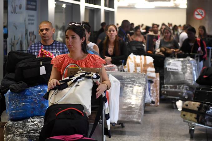 Médicos cubanos voltam para país de origem