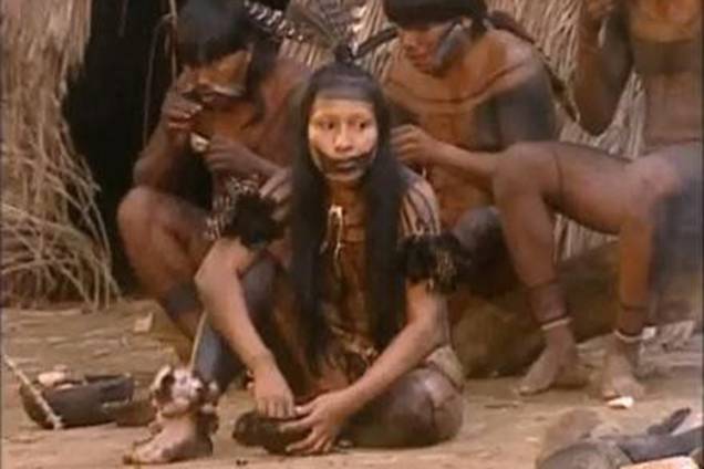 Silvia Nobre em sua aldeia da etnia Waiãpi, no Parque Indígena do Tumucumaque,