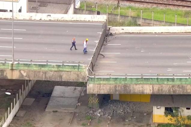 Viaduto cede na Marginal Pinheiros, altura do Parque Villa Lobos Viaduto cede na Marginal Pinheiros, altura do Parque Villa Lobos