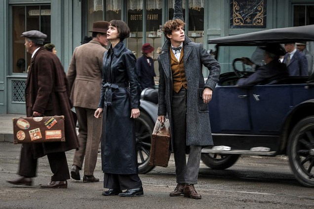 Eddie Redmayne e Katherine Waterston em Animais Fantásticos: Os Crimes de Grindelwald Eddie Redmayne e Katherine Waterston em Animais Fantásticos: Os Crimes de Grindelwald