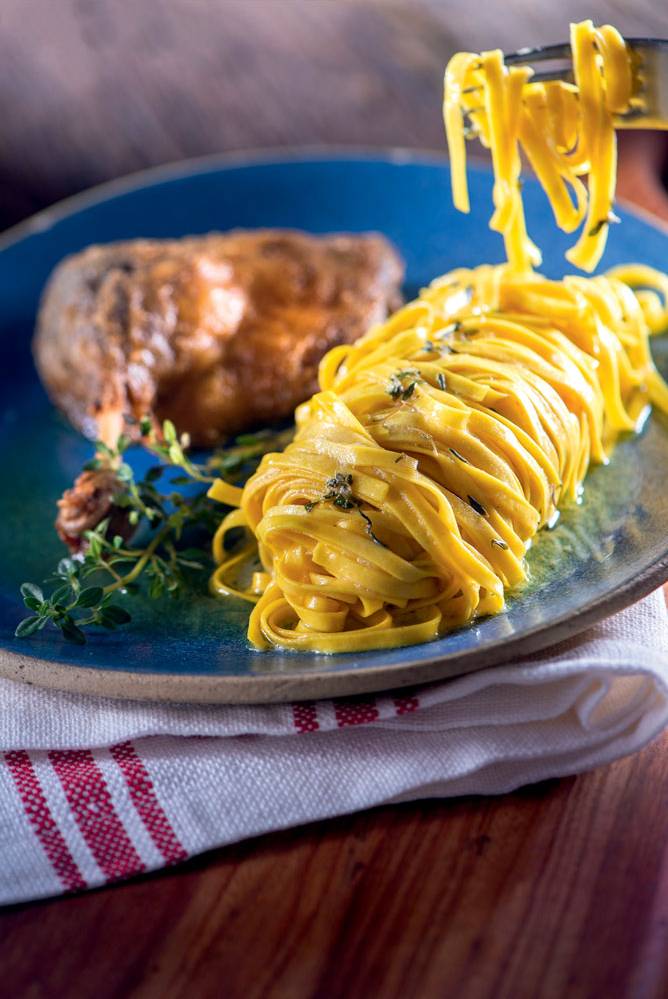 confit de pato e fettuccine ao aroma de tomilho – Pasta em Casa – Salvador confit de pato e fettuccine ao aroma de tomilho – Pasta em Casa – Salvador