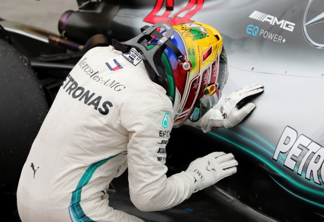 O piloto britânico Lewis Hamilton comemora após vencer o Grande Prêmio do Brasil de Fórmula 1 - 11/11/2018