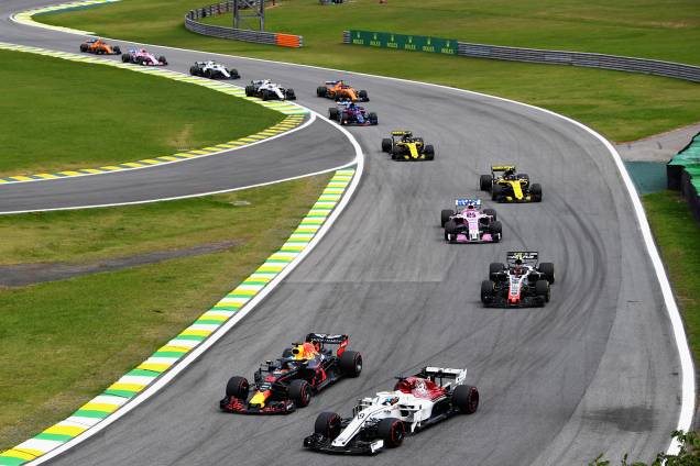 Pilotos disputam posições durante o Grande Prêmio do Brasil de Fórmula 1, no Autódromo de Interlagos - 11/11/2018 Pilotos disputam posições durante o Grande Prêmio do Brasil de Fórmula 1, no Autódromo de Interlagos - 11/11/2018