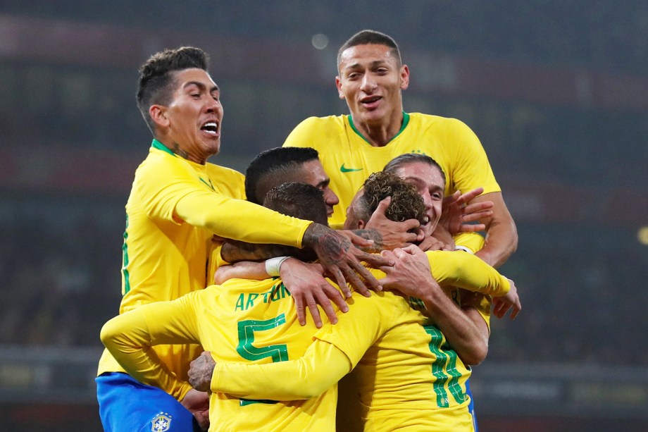 Brasil vence o Uruguai com gol de pênalti de Neymar, Esportes