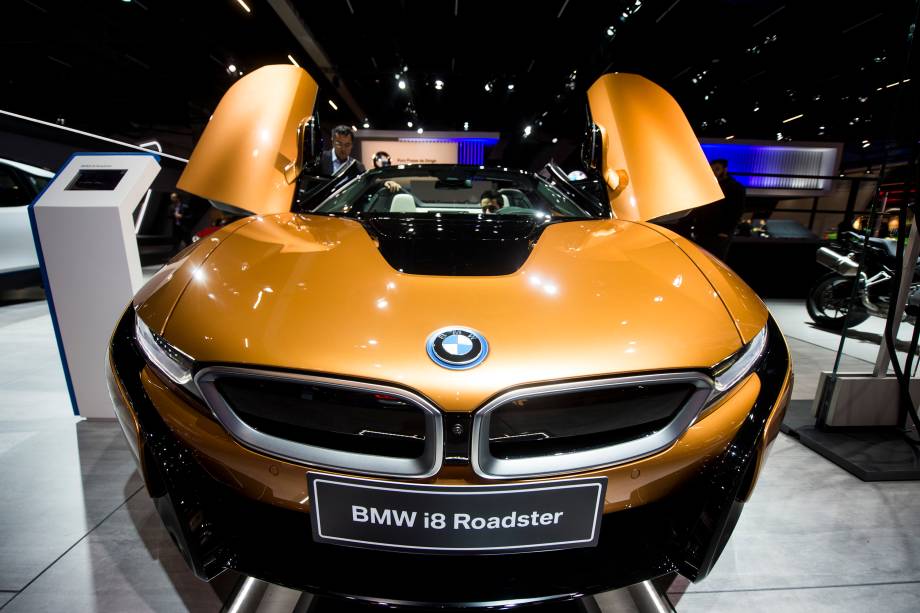 BMW i8 Roadster é apresentado durante abertura do Salão do Automóvel 2018 para a imprensa, no São Paulo Expo - 06/11/2018