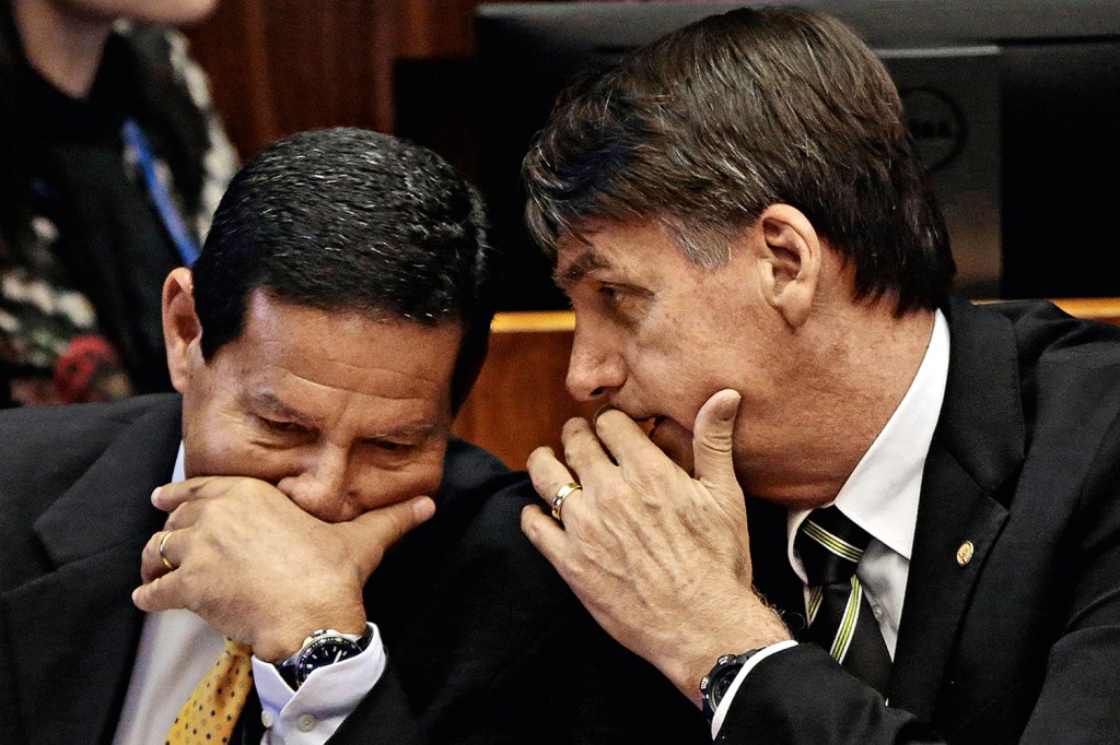 PODER -  O general Mourão e Bolsonaro: o vice-presidente pretende cuidar também da máquina administrativa do governo