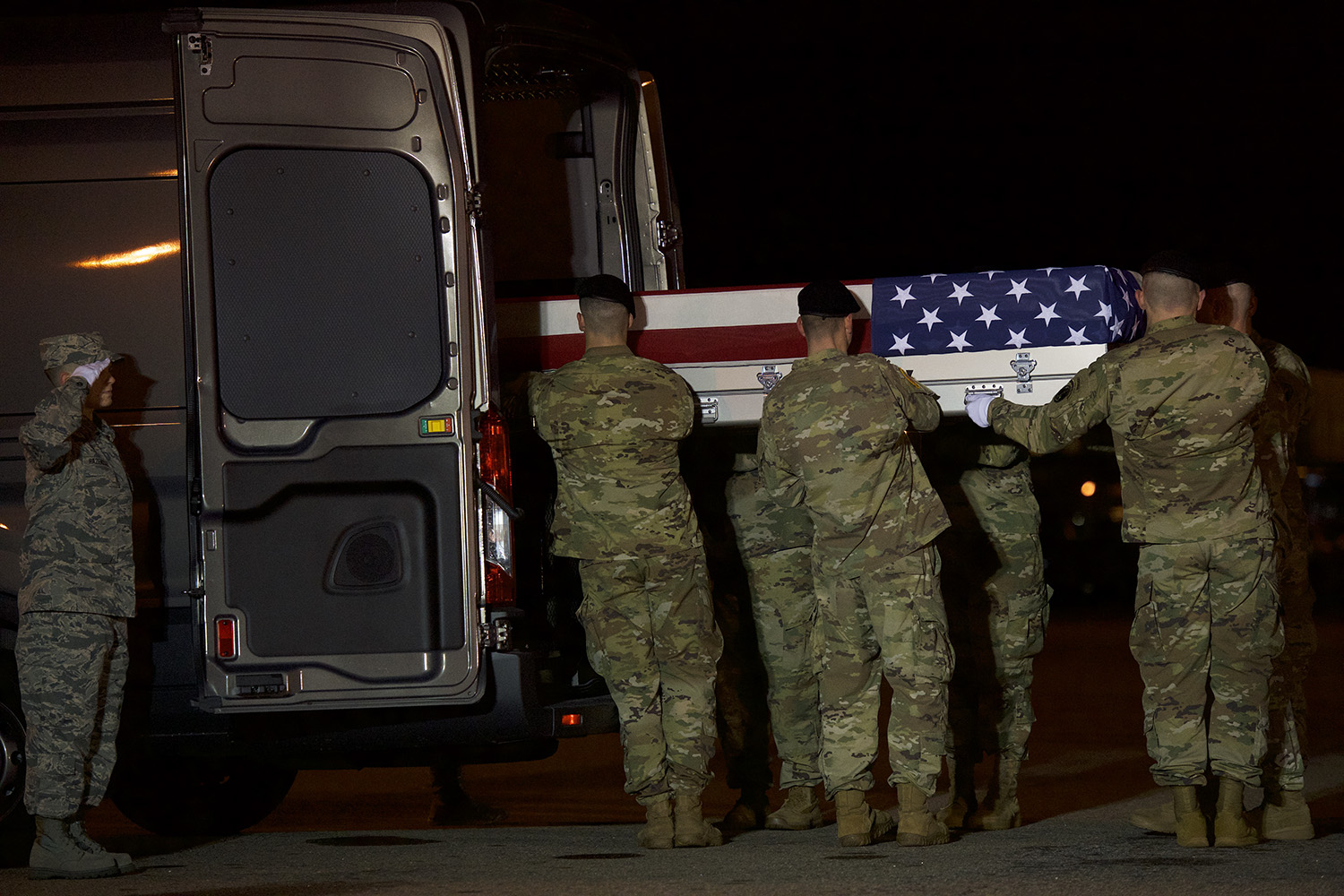 Explosão deixa três militares americanos mortos no Afeganistão | VEJA