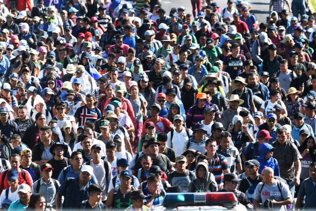 Novo grupo de imigrantes realizam caravana em San Salvador, cidade localizada em El Salvador, rumo aos Estados Unidos - 31/10/2018