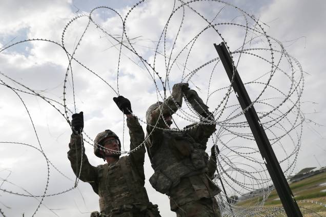 Soldados americanos reforçam segurança da fronteira entre o México e Estados Unidos, no território de Donna, Texas - 04/11/2018