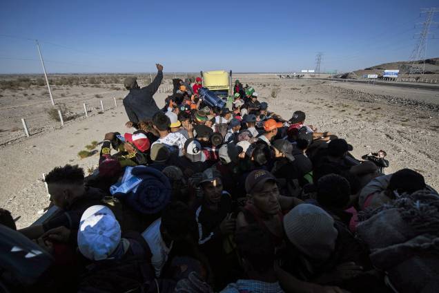 Imigrantes da América Central, principalmente hondurenhos, que se deslocam em uma caravana em direção aos Estados Unidos na esperança de uma vida melhor, seguem para Tijuana no estado de Baja California, México - 19/11/2018