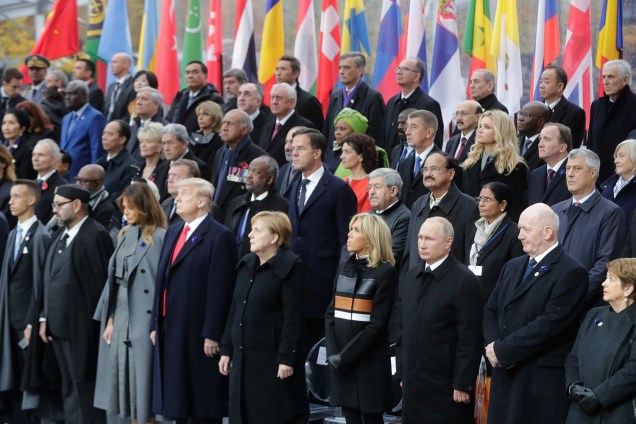 Líderes mundiais participam de cerimônia em comemoração aos 100 anos do Dia do Armistício, que marcou o fim da Primeira Guerra Mundial, no Arco do Triunfo, em Paris - 11/11/2018