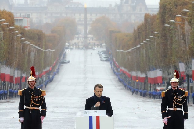 O presidente francês Emmanuel Macron discursa durante cerimônia em comemoração aos 100 anos do fim da Primeira Guerra Mundial, no Arco do Triunfo - 11/11/2018