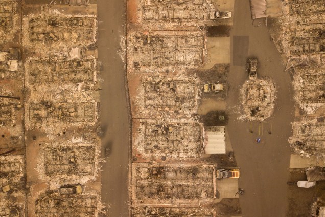 Foto aérea mostra o tamanho da destruição provocada pelo incêndio Camp Fire em um bairro na cidade de Paradise, na Califórnia - 15/11/2018