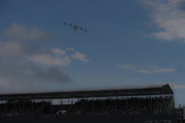 Esquadrilha da Fumaça sobrevoa a pista de Interlagos antes da largada do Grande Prêmio do Brasil Esquadrilha da Fumaça sobrevoa a pista de Interlagos antes da largada do Grande Prêmio do Brasil