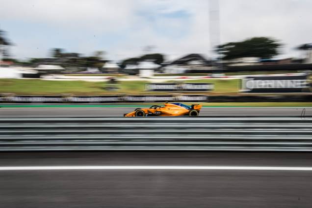 O piloto belga Stoffel Vandoorne da McLaren durante Grande Prêmio do Brasil O piloto belga Stoffel Vandoorne da McLaren durante Grande Prêmio do Brasil
