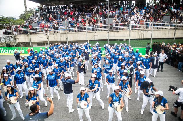 Bateria da escola de samba Acadêmicos do Tatuapé se apresentam no encerramento do Grande Prêmio do Brasil em Interlagos Bateria da escola de samba Acadêmicos do Tatuapé se apresentam no encerramento do Grande Prêmio do Brasil em Interlagos