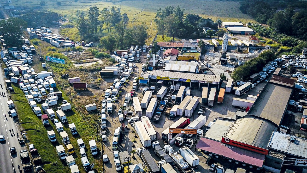 O BRASIL PAROU - A greve dos caminhoneiros: eles exigiram intervenção do governo para ganhar mais e gastar menos