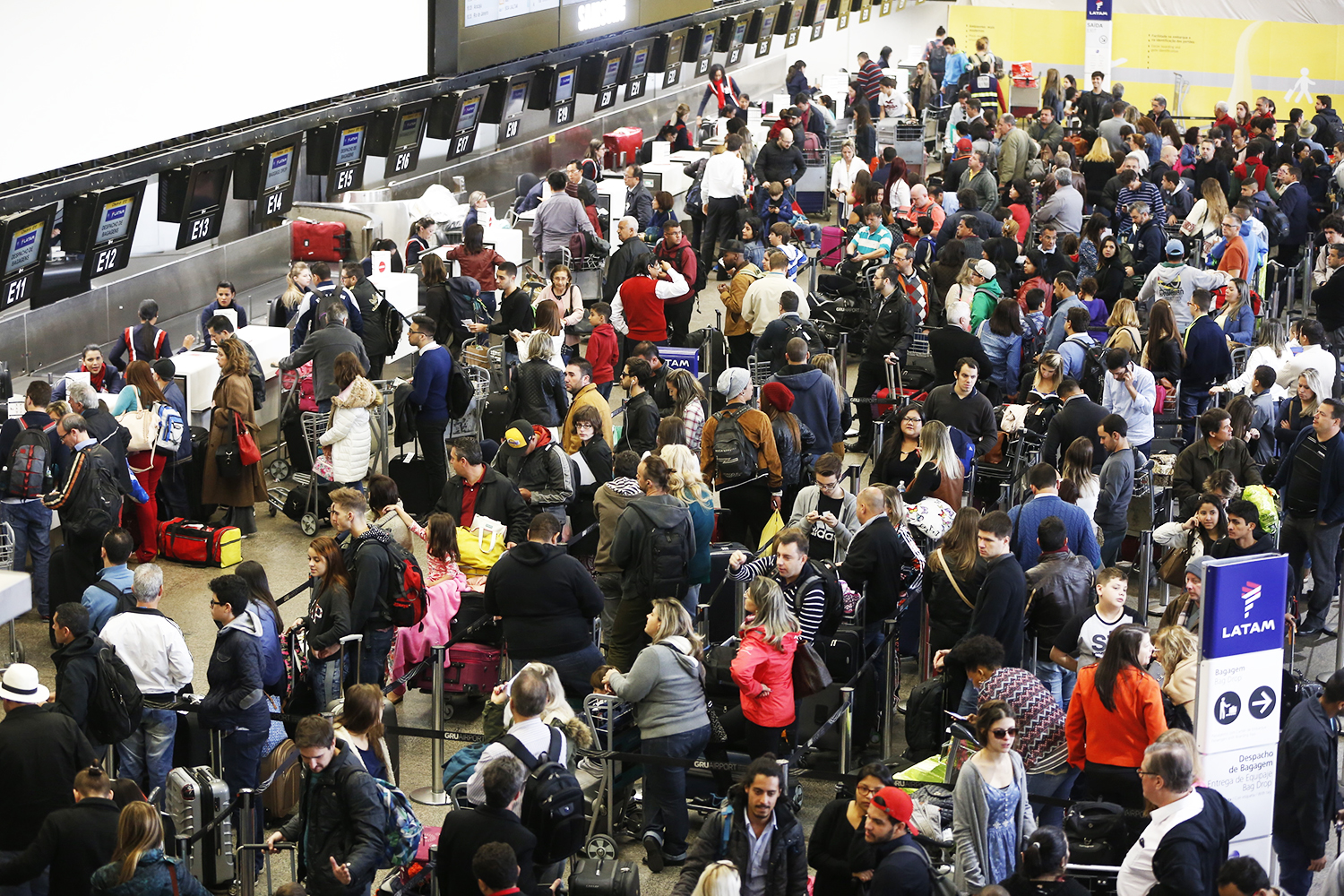 Voos são atrasados e cancelados em aeroportos de São Paulo