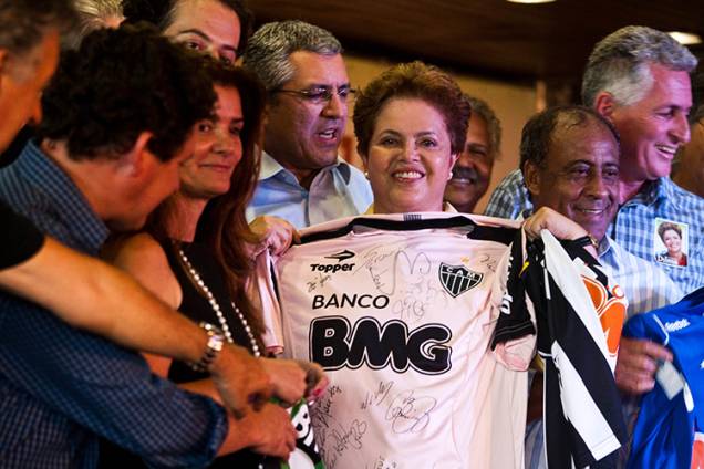 Dilma Rousseff assumiu a Presidência da República entre 2011 e 2016. Deixou o cargo na metade do segundo mandato após sofrer um processo de impeachment. A ex-presidente torce para o Atlético-MG e para o Internacional Dilma Rousseff assumiu a Presidência da República entre 2011 e 2016. Deixou o cargo na metade do segundo mandato após sofrer um processo de impeachment. A ex-presidente torce para o Atlético-MG e para o Internacional