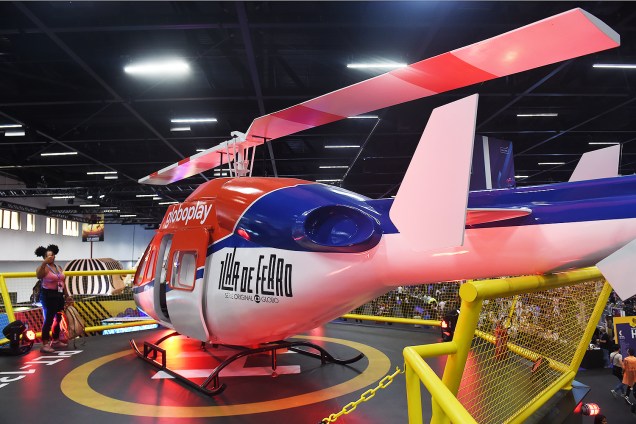 Visitantes podem interagir com a série 'Ilha de Ferro', através de simulador em helicóptero montado no estande da Globoplay durante a Comic Con Experience, realizada na São Paulo Expo - 04/12/2018