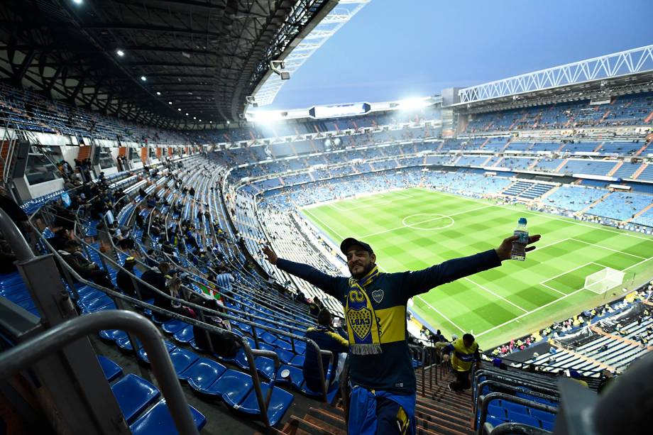 Torcedores do Boca Juniors aguardam o início da partida contra o River Plate no estádio Santiago Bernabéu em Madri, Espanha - 09/12/2018