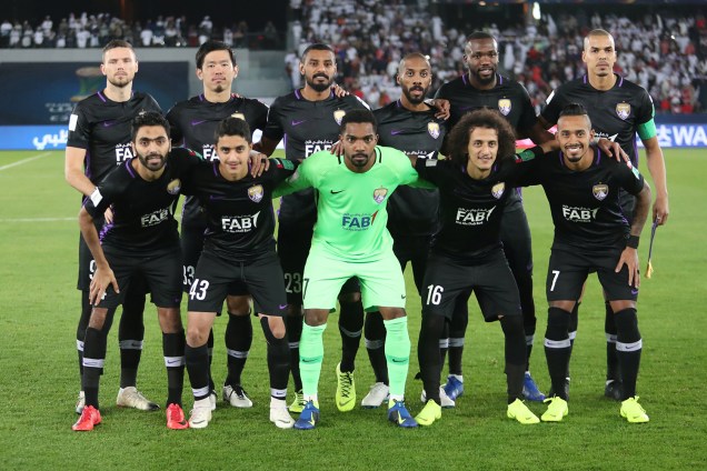 Jogadores do Al Ain posam para foto antes da final do Mundial de Clubes da FIFA contra o Real Madrid - 22/12/2018
