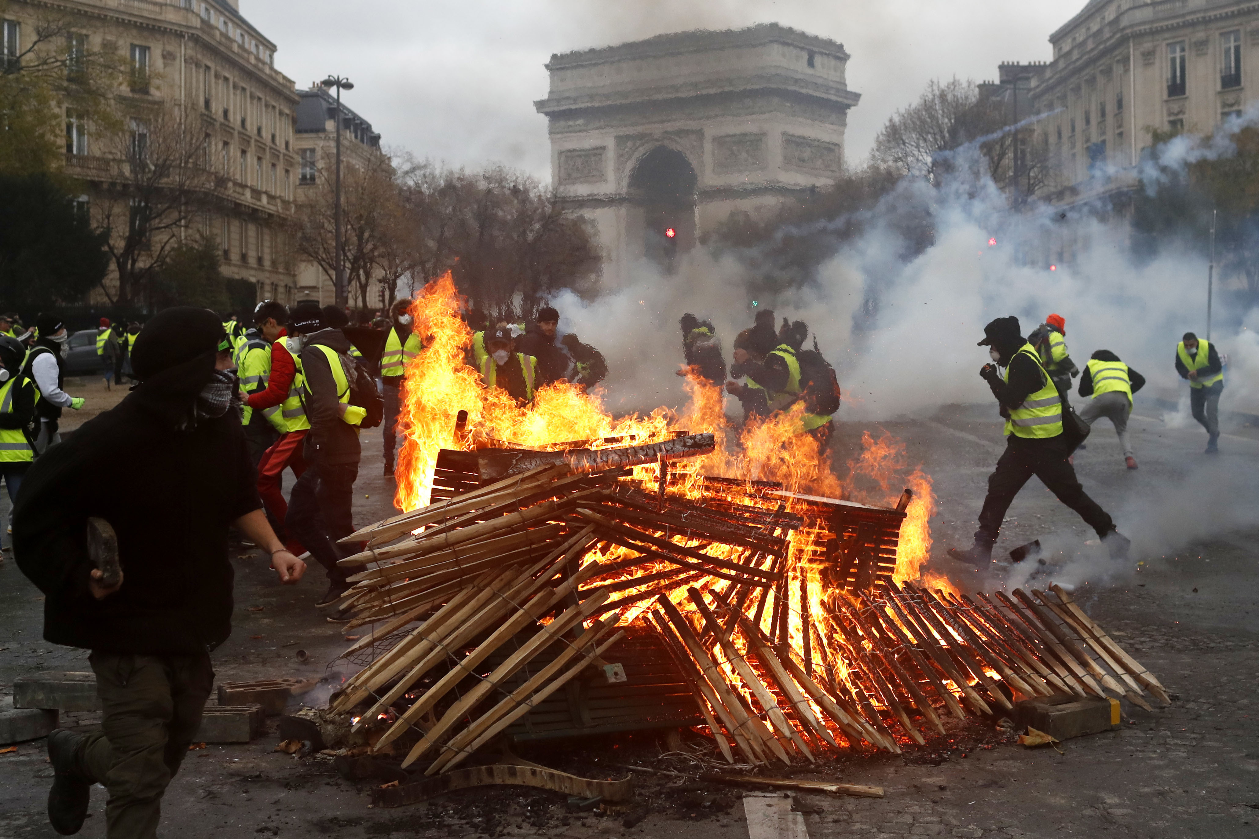 França protesto de hoje contra o governo mergulha país no caos VEJA