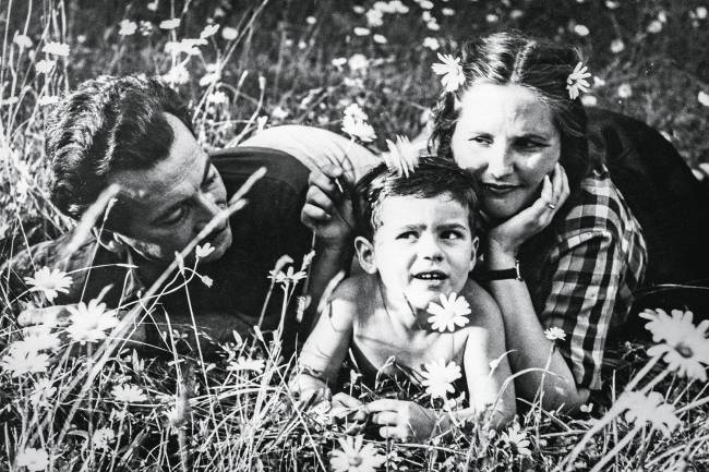 Jorge Amado com Zélia Gattai e filho Jorge Amado com Zélia Gattai e filho