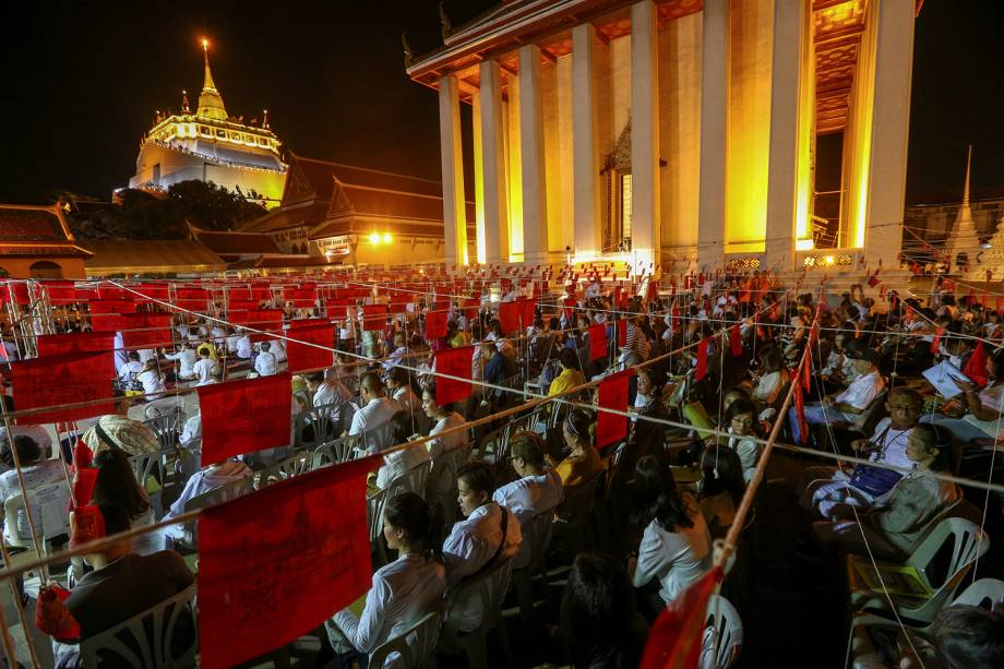 Tailandeses celebram o Ano Novo no Templo Golden Mountain em Bangkok, Tailândia - 31/12/2018