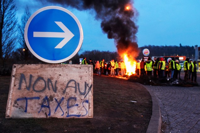 Manifestantes protestam contra altos impostos em Longeville-lès-Saint-Avold, no leste da França - 15/12/2018