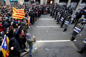 Radicais independentistas bloqueiam várias estradas na Catalunha