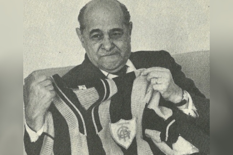 Tancredo Neves foi eleito por votação indireta para assumir a Presidência da República em 1985. Morreu dias antes de sua posse, vítima de infecção generalizada. Tancredo foi internado após sentir fortes dores abdominais, ser internado, e passar por sete cirurgias. Seu clube de coração era o América-MG