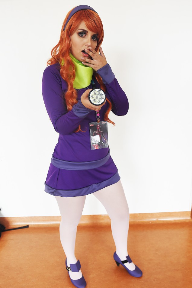 Cosplay da personagem "Daphne Blake", do desenho animado "Scooby-Doo", durante o terceiro dia da Comic Con Experience, realizada na São Paulo Expo - 08/12/2018
