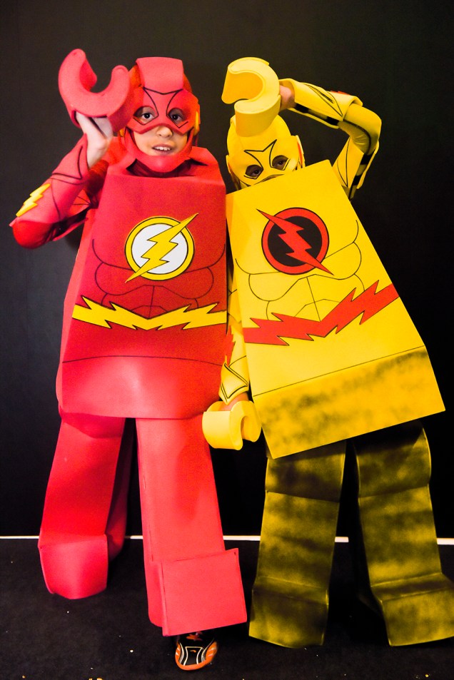 Cosplays dos personagens "Flash e Flash Reverso", durante o terceiro dia da Comic Con Experience 2018, realizada na São Paulo Expo - 08/12/2018