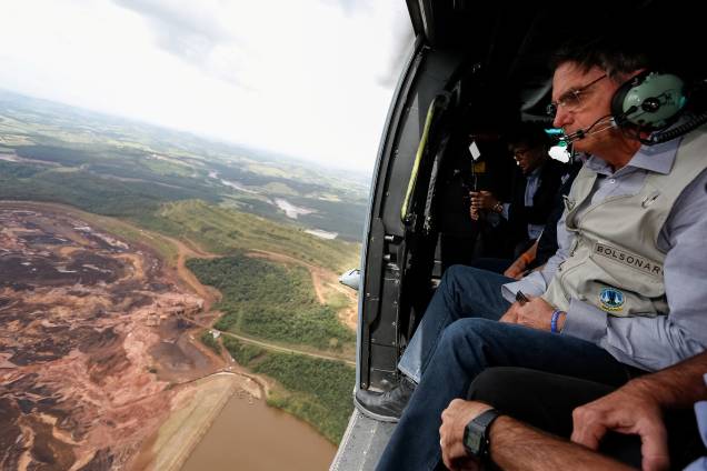 Presidente Jair Bolsonaro sobrevoa região atingida pelo rompimento da barragem Mina Córrego do Feijão, em Brumadinho (MG) - 26/01/2019